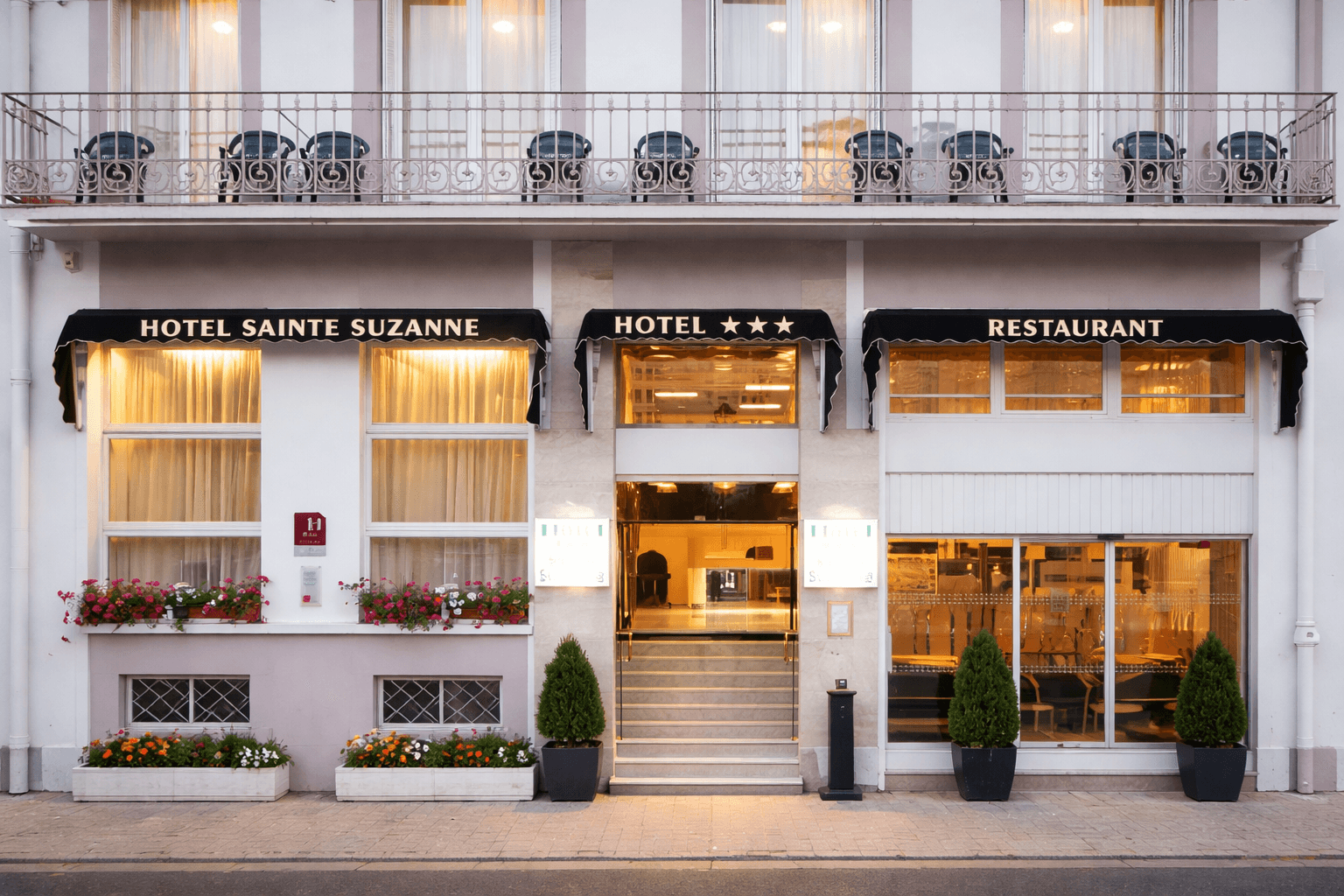 Entrée de l'Hôtel Sainte Suzanne